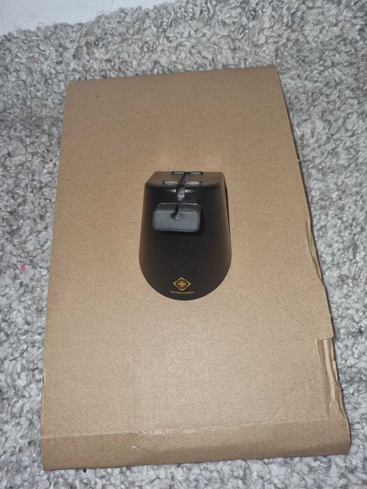 Mouse gaming logitech G203 la pachet cu Mouse bungee Deltaco