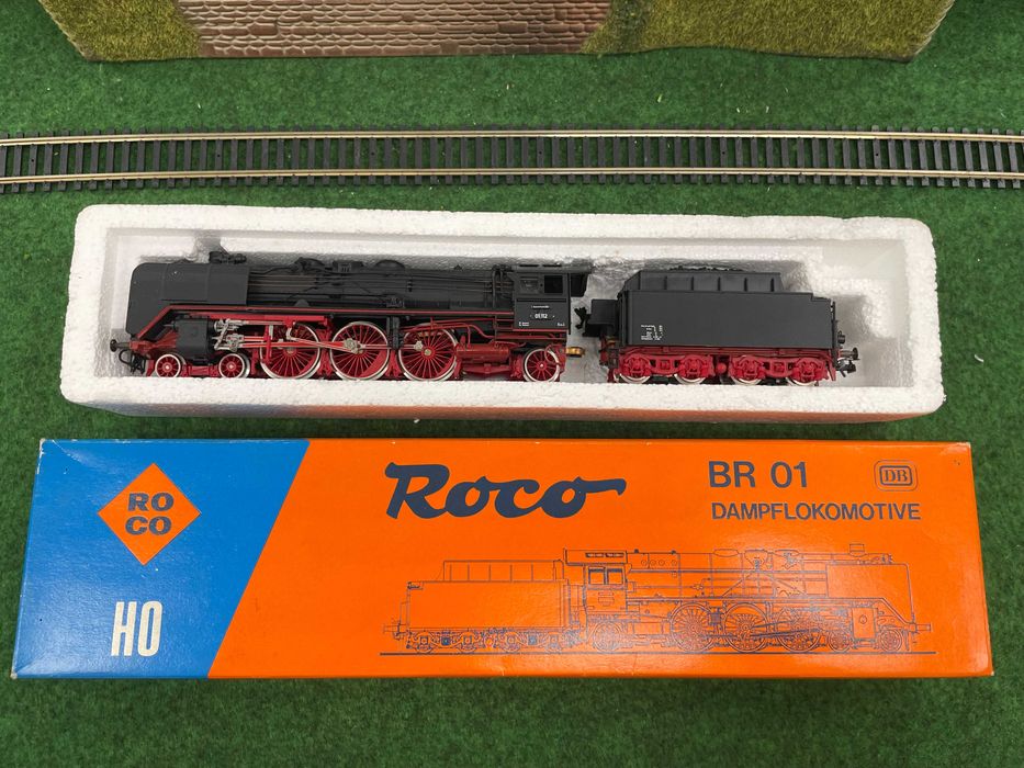 Локомотив парен Роко BR01 HO 1:87 влак ЖП модел кутия