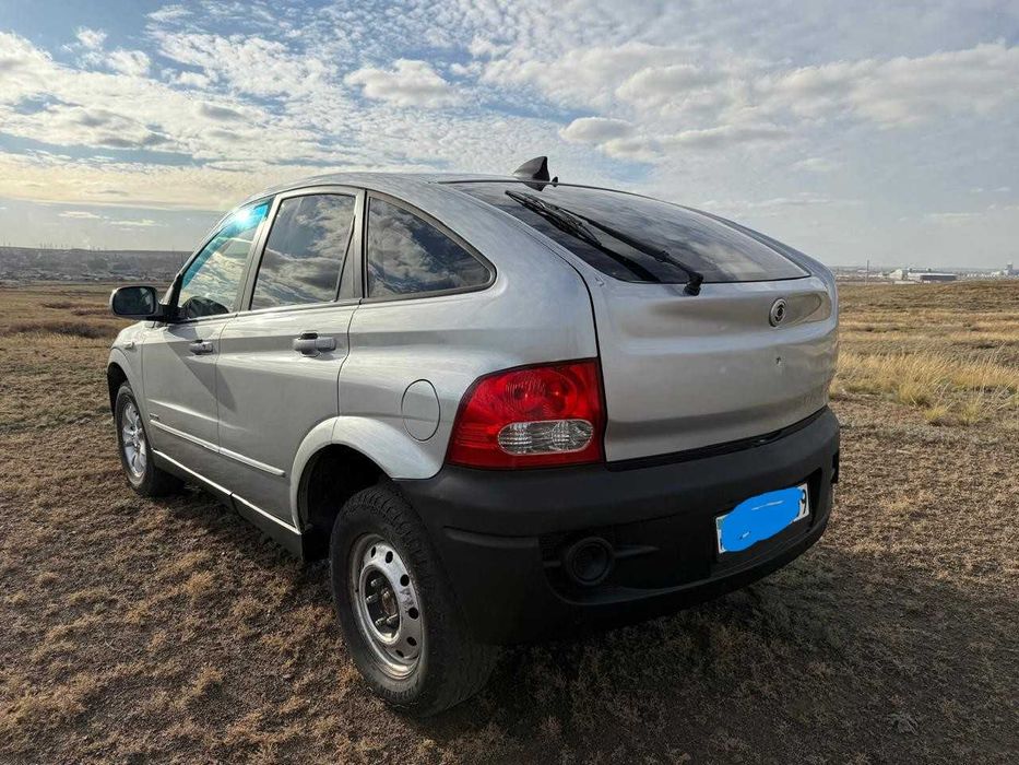 Продам автомобиль 2012 года