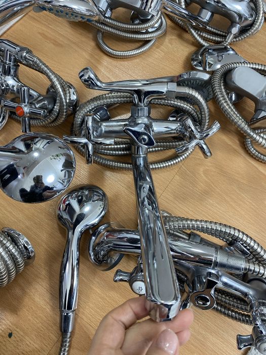 Продаются смесители для душевой