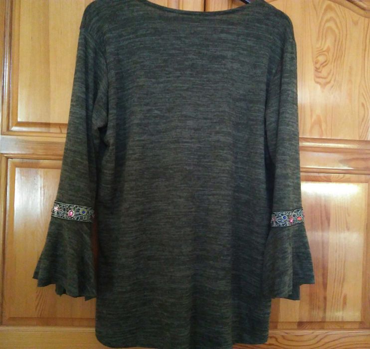 Дамска блуза с дълъг ръкав с камъни