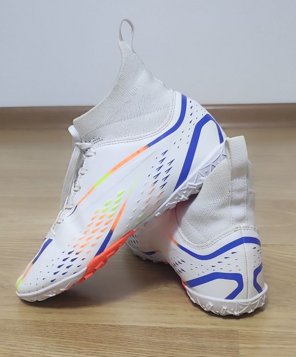 Продам футбольные бутсы