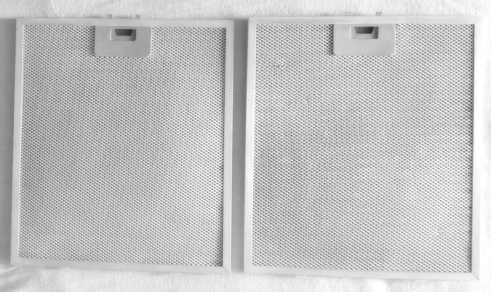 Set 2 filtre de hotă , reutilizabile . 315 mm.. x 278 mm.