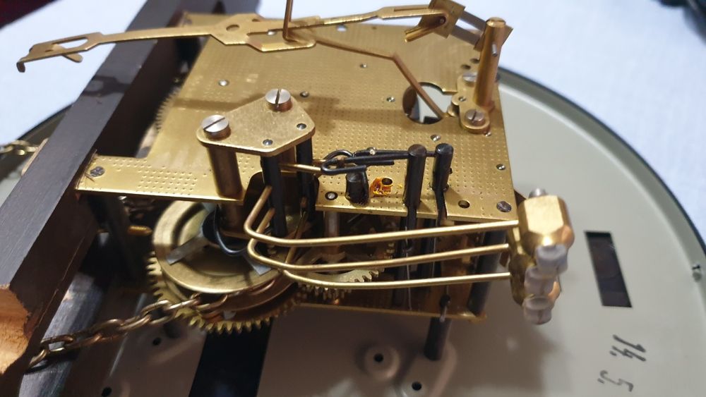 Немски паркетен часовник  " Urgos "