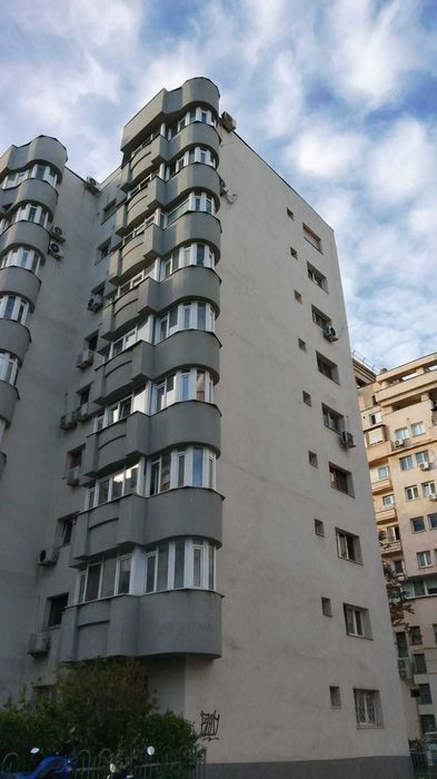 Particular inchiriez apartament 3 camere