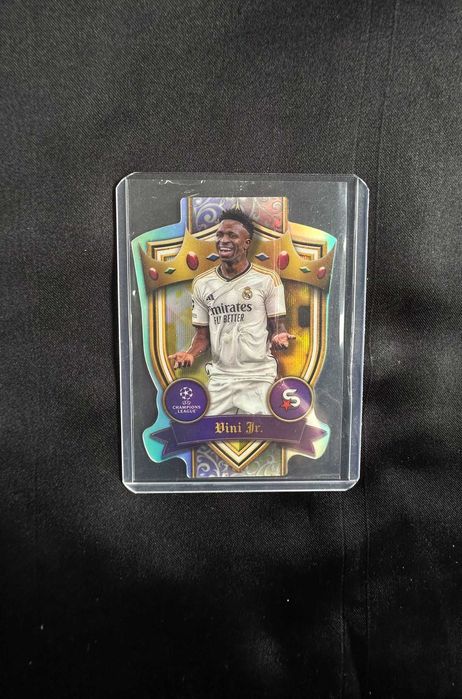 Vinícius Jr. Real Madrid Topps UEFA Champions League 2024/25 – Shield Die-Cut Inset