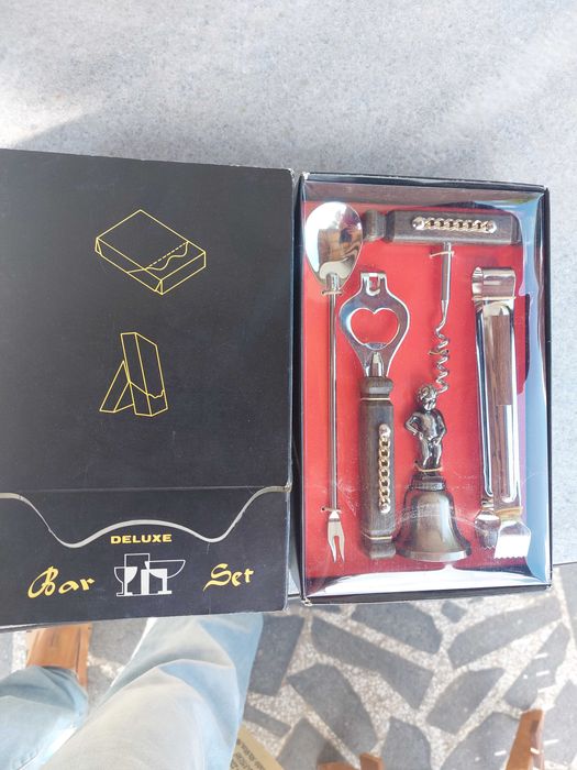 Комплект прибори за напитки