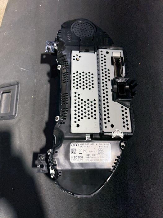 Километраж скоростомер за audi S8 D4