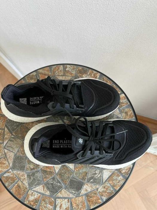 Adidas ULTRABOOST 22 W- negru si alb