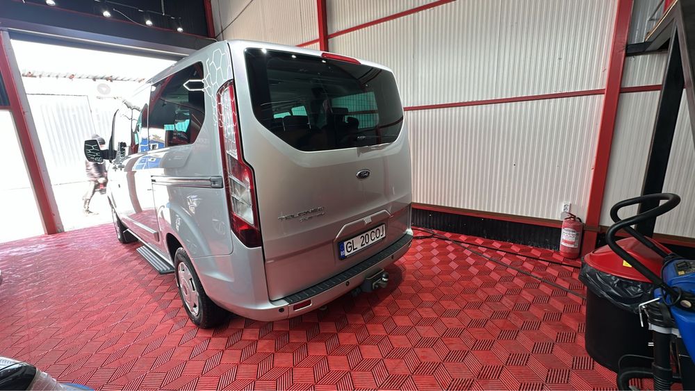 Ford Turneo Custom, 8 locuri, 2015
