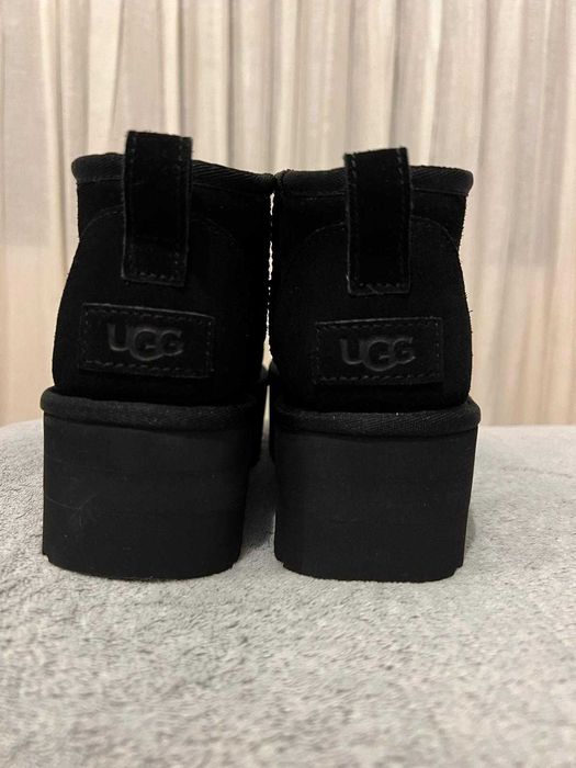 Ghete NOI  UGG talpa  ultra mini