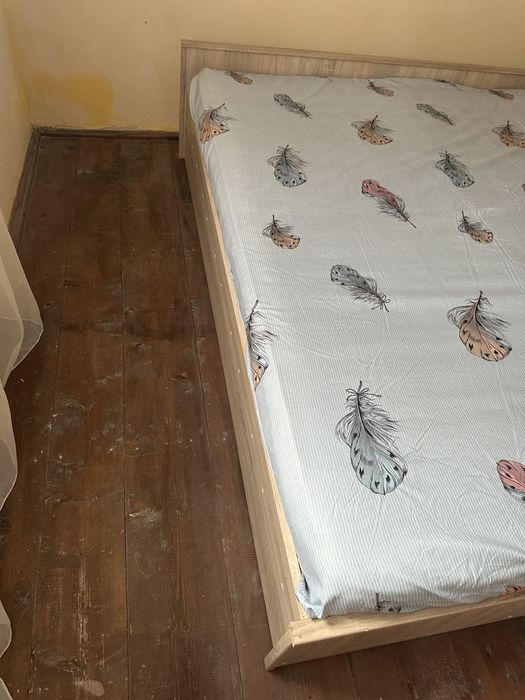 Pat cu saltea 160*200 in stare perfecta