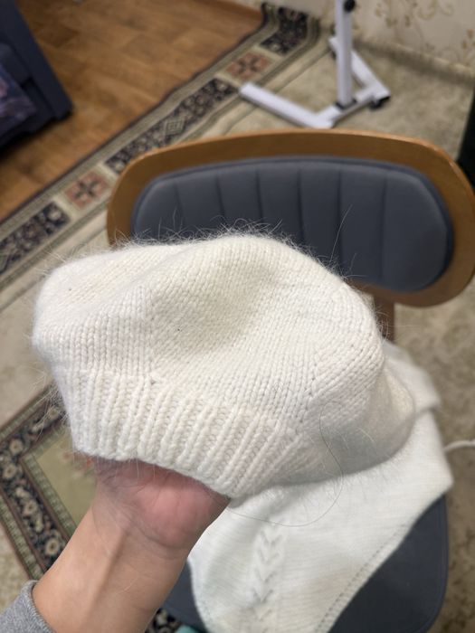 Продается набор: берет с шарфом (ангора, шерсть)