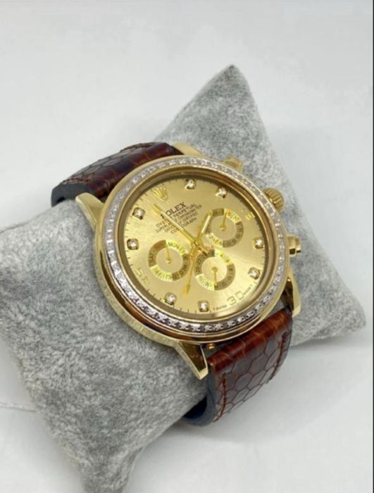 Золотые часы с бриллантами