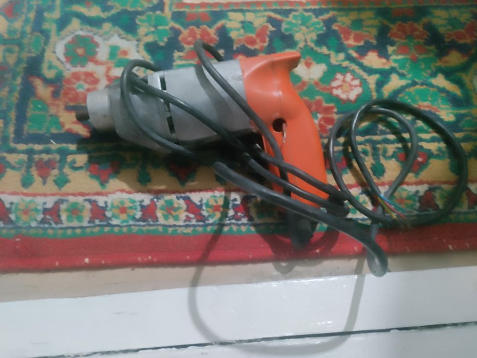 Продаётся дрель.