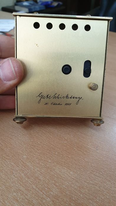 Часовник будилник каминен настолен месинг Германия работи точно