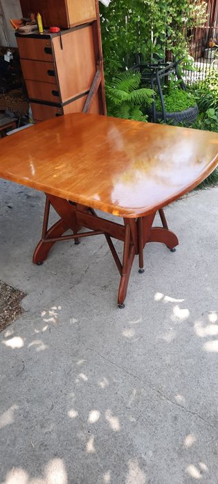 Стол  для кухни.