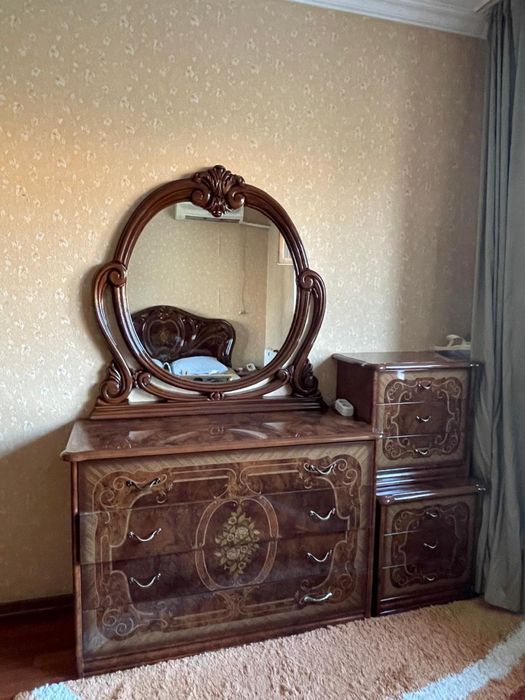 Продам спальный гарнитур