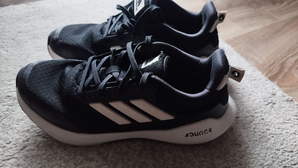 Pantofi sport Adidas Bounce mărimea 36 2/3, 23 cm