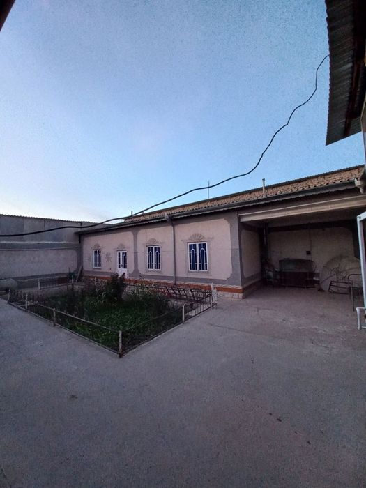 Buxoro viloyati,G'ijduvon tumani,Sharq mahallasida hovli sotiladi