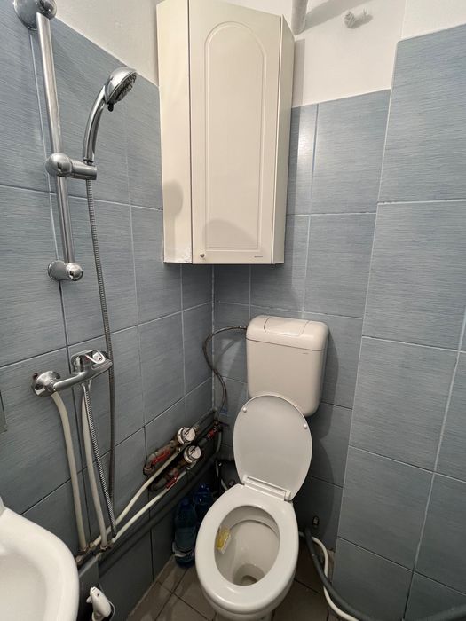 Închiriez garsonieră