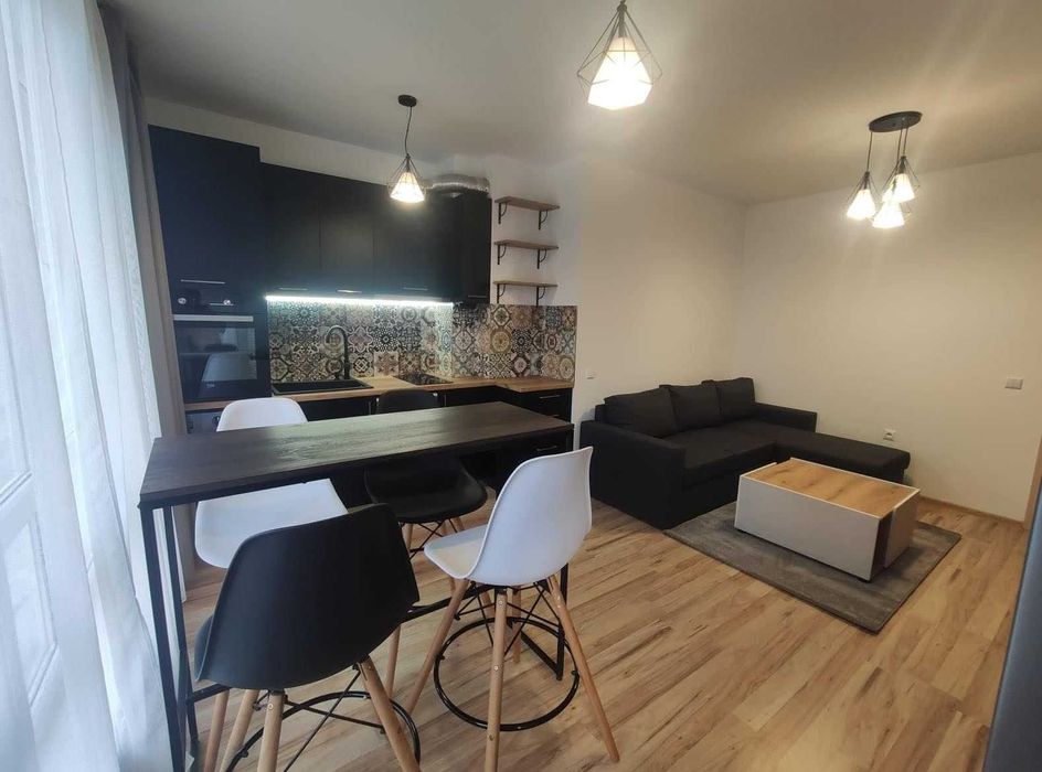 Двустаен Апартамент в Центъра