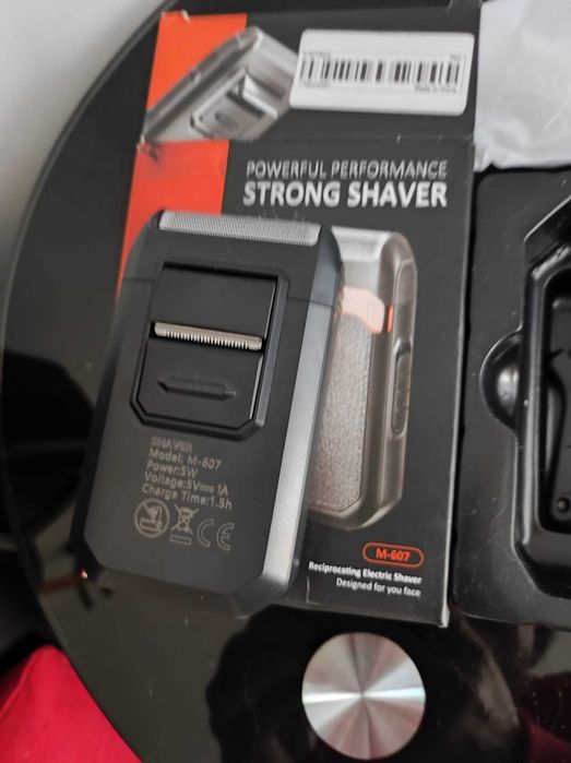 Aparat de ras electric reincarcabil