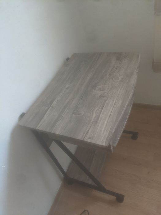 Vând Biro Măsuță.