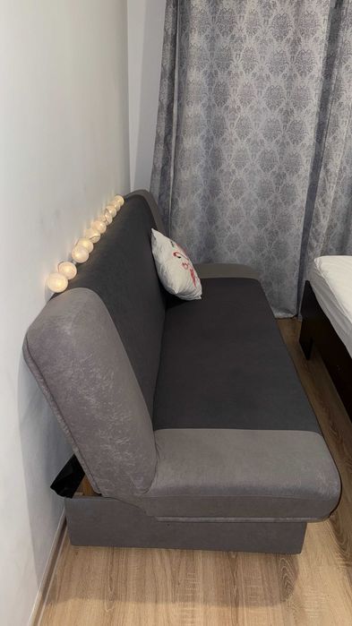 Canapea extensibilă 2 locuri – Stare foarte bună – 195 cm