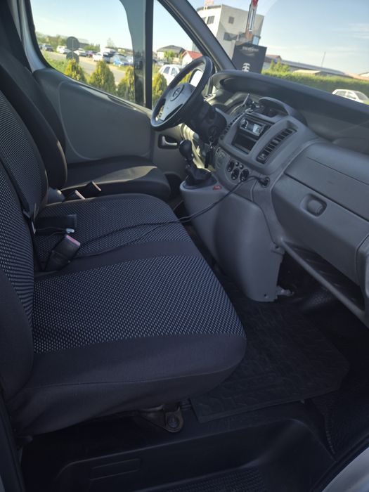 Opel Vivaro 9 locuri