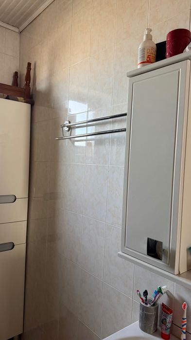 Продается сантехника (душ, 2 туалета, раковина и пенал)