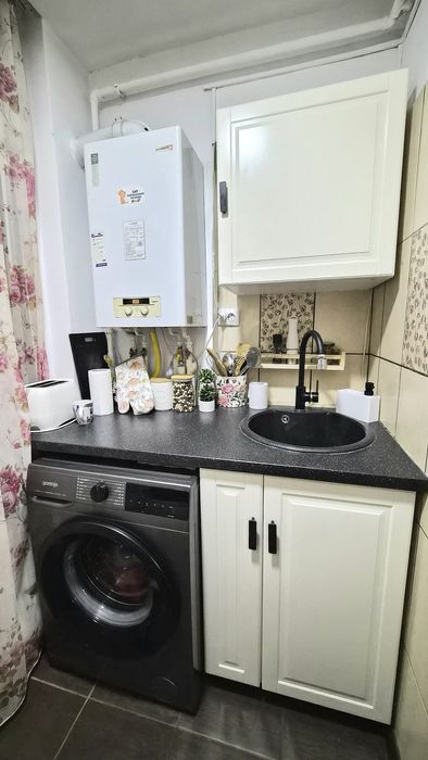 Vand apartament cu 2 camere.