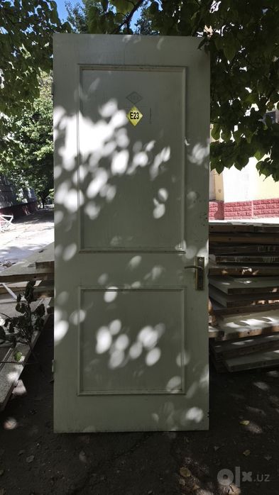 Продается двери, линолиумы и др.
