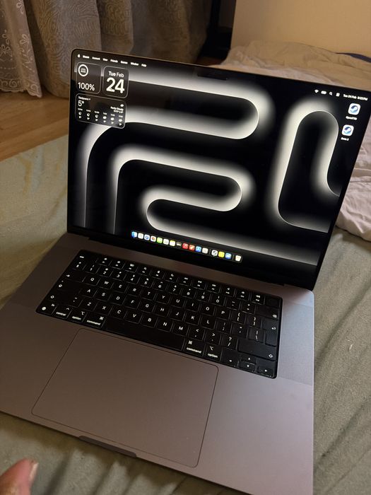 Macbook Pro M2 16 inch 2023 512 16 gb ram