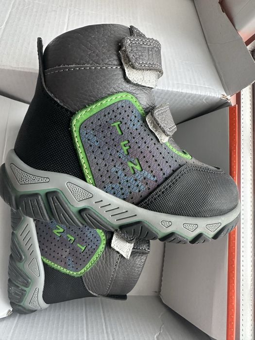 Детские ботинки зимние размер 24