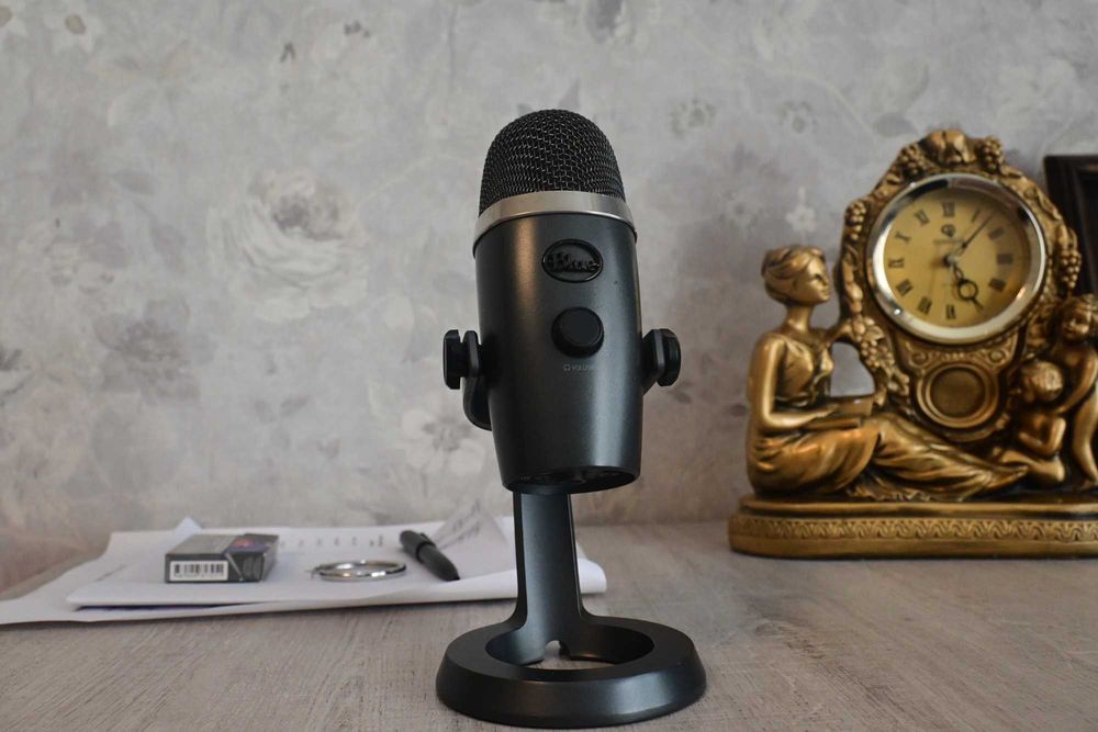 Микрофон Blue Yeti Nano