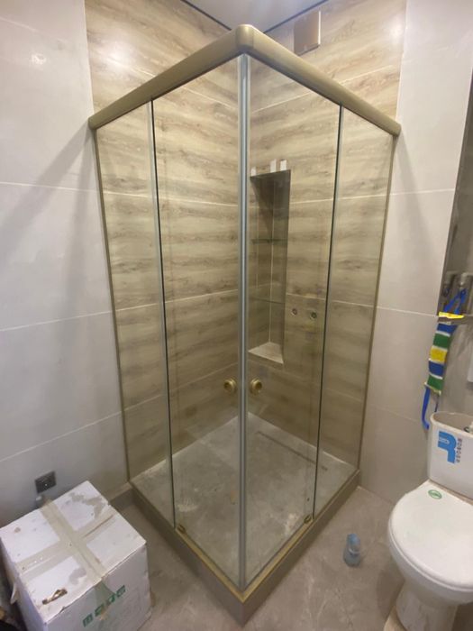 Душевые кабины с коленного стекла