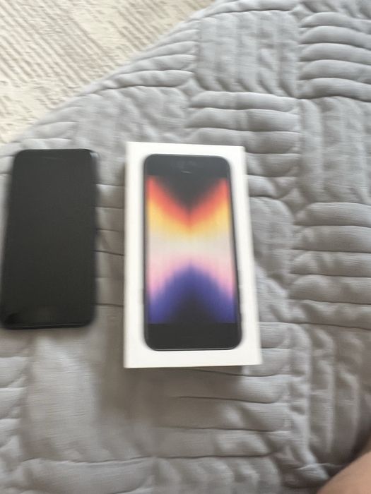 Продам iPhone SE Midnight 64 GB (модель A2783)