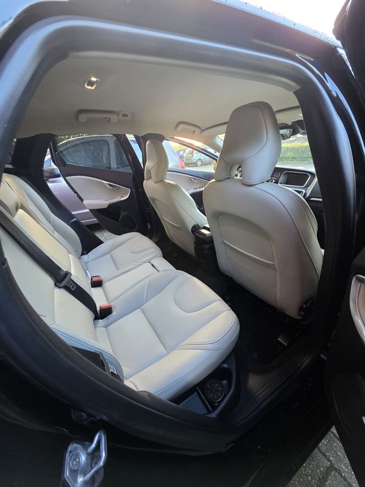 Volvo V40 D4 2015 
 Întreținut impecabil