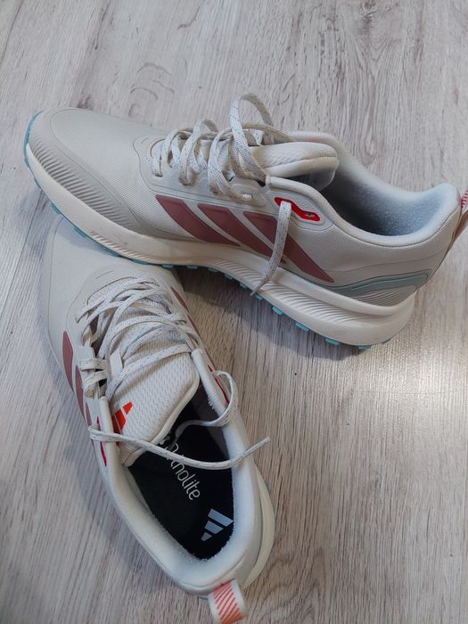 Vând pantofi alergare Adidas Run Falcon