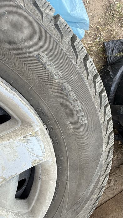 Продам зимний комплект с дисками + оригинальные колпаки
