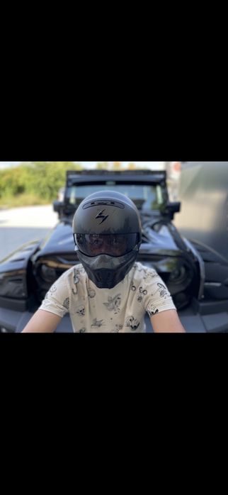 Страхотна мото каска