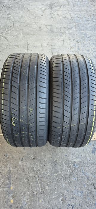2 anvelope vara runflat Bridgestone 305/40/20.Pretul este pe bucata.