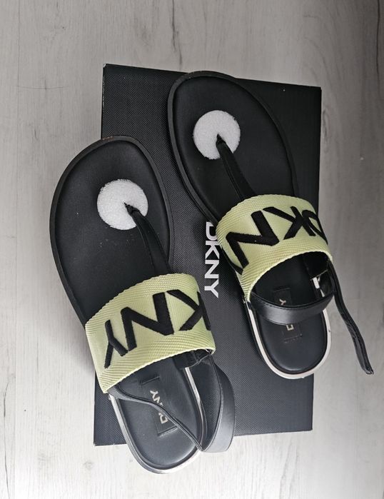 Летни сандали DKNY
