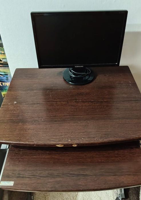 Продам компьютерный столик