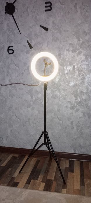 Продаю кольцевую лампу