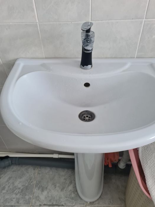 Продам ванну, раковину и унитаз