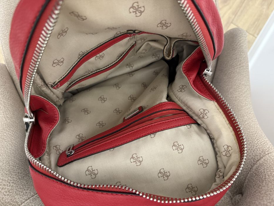 Оригинална раница GUESS