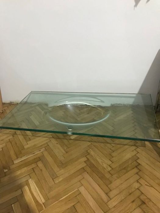 Chiuvetă nouă din sticlă