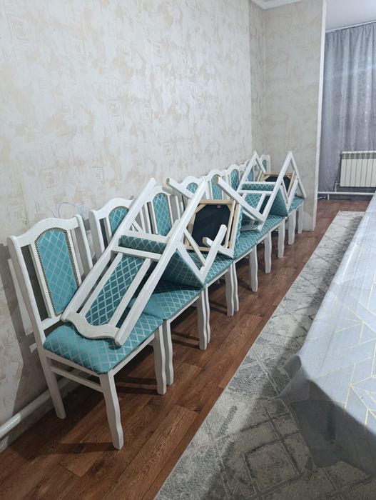 Стол мен орындықтар сатылады